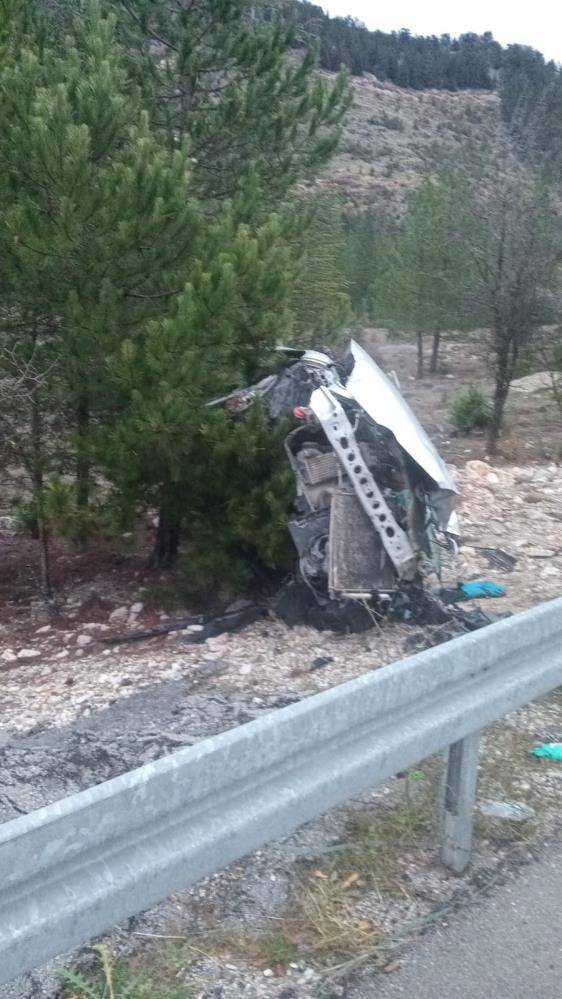 Yeni Konya - Antalya yolunda feci kaza: 1 ölü, 1 yaralı 3